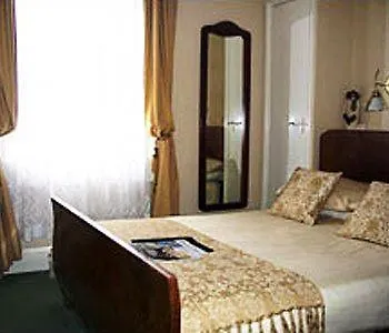Crescent Guest House Bath