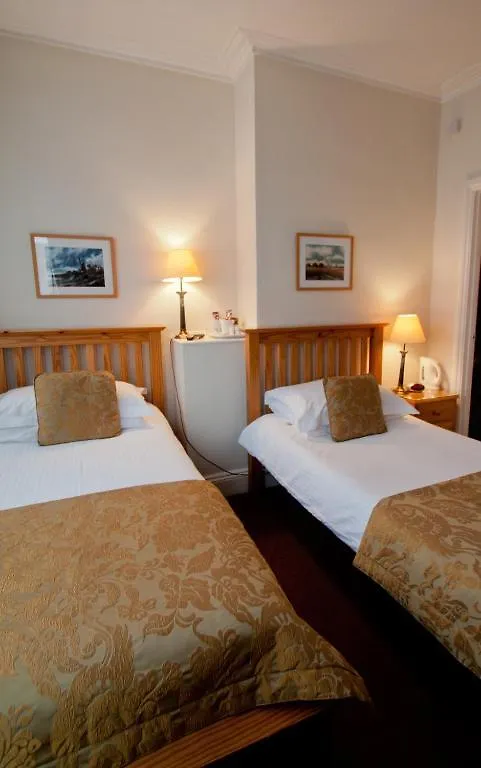 Crescent Guest House Bath 4*,